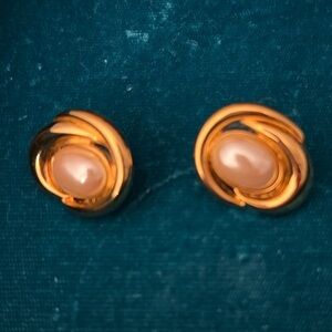 Elegant Gold and Pearl Earrings